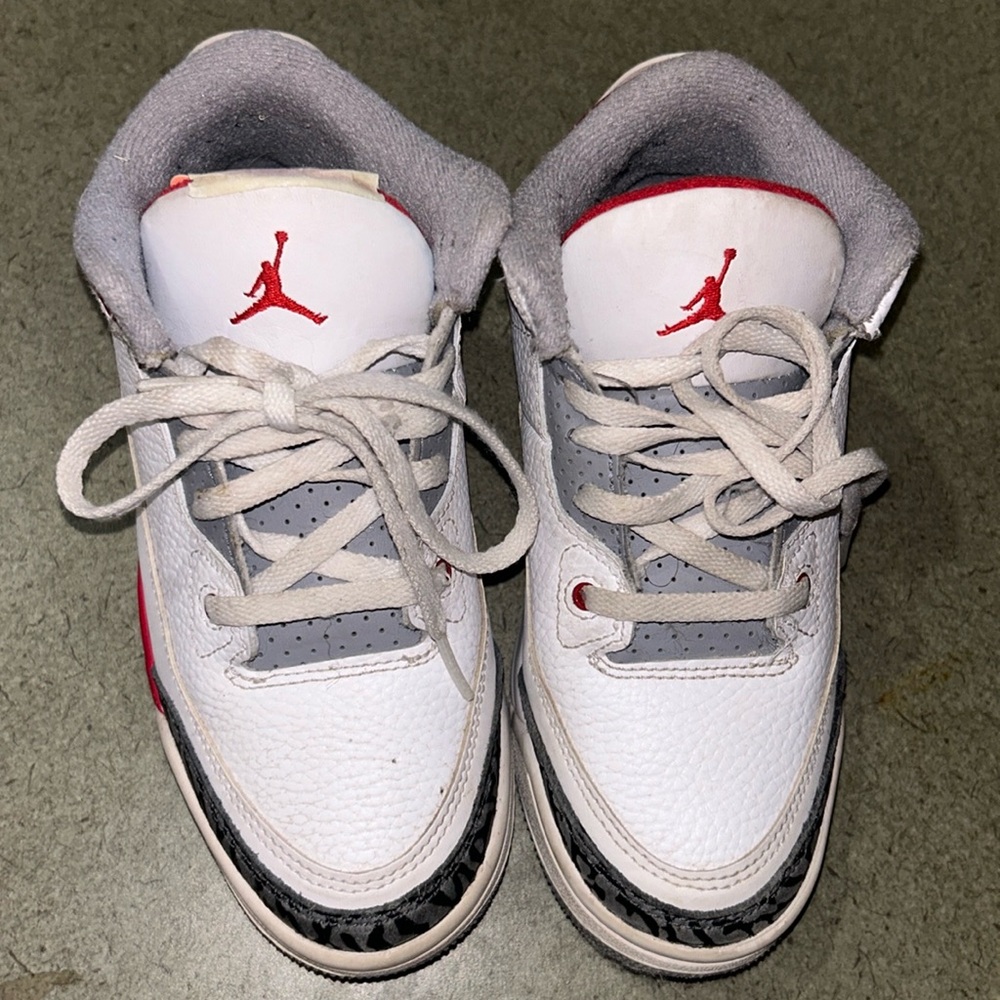 Kids Jordan 3 Retro ‘Cardinal Red' size 13C